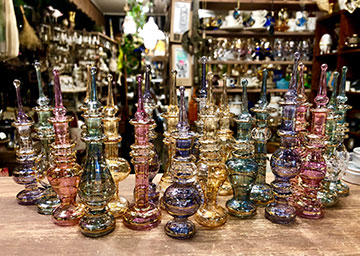 毎回違ったデザインの香水瓶がエジプトから届きます。
